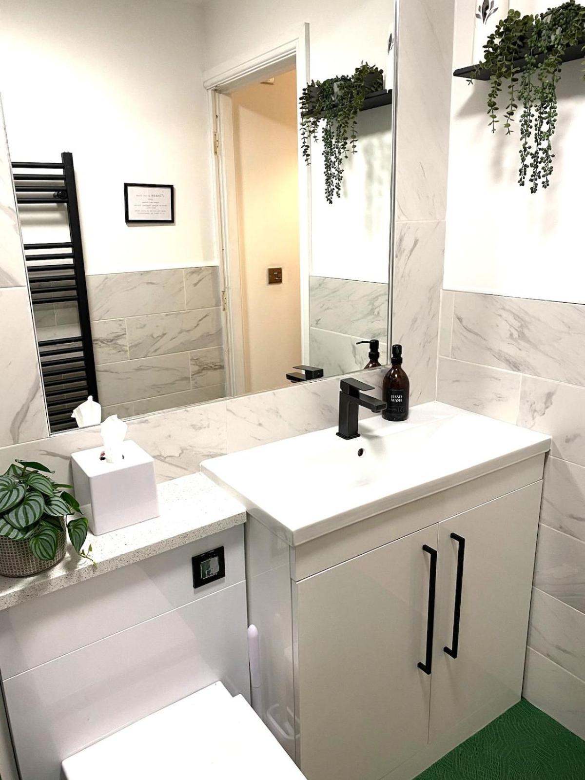 Boutique Chapel Apartment Within City Walls Chester Esterno foto