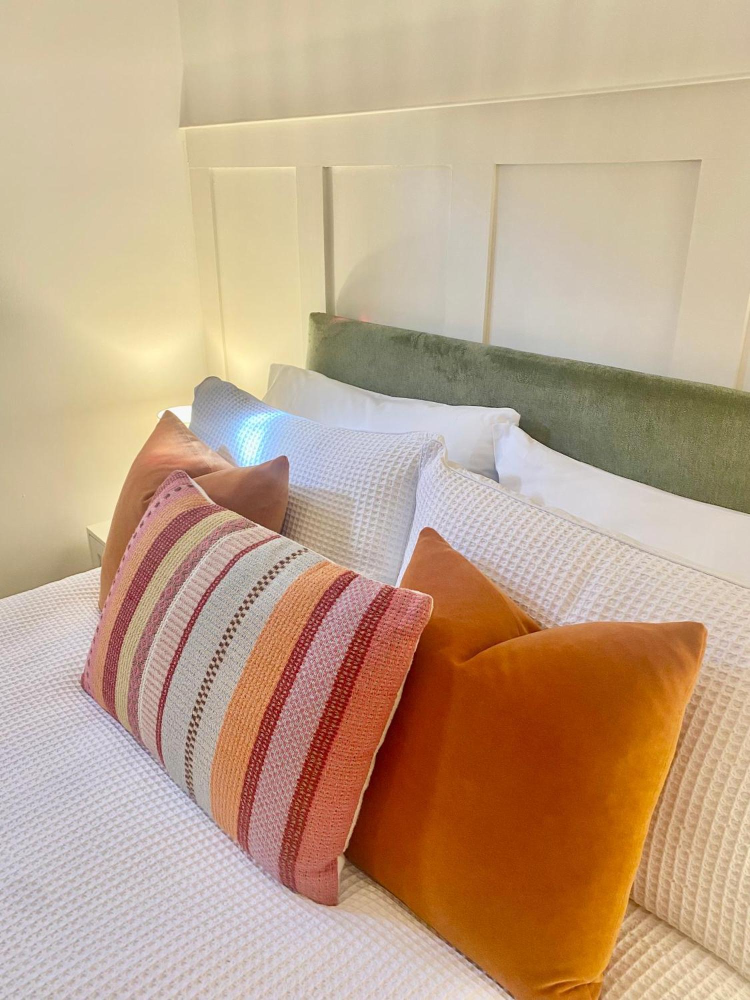 Boutique Chapel Apartment Within City Walls Chester Esterno foto