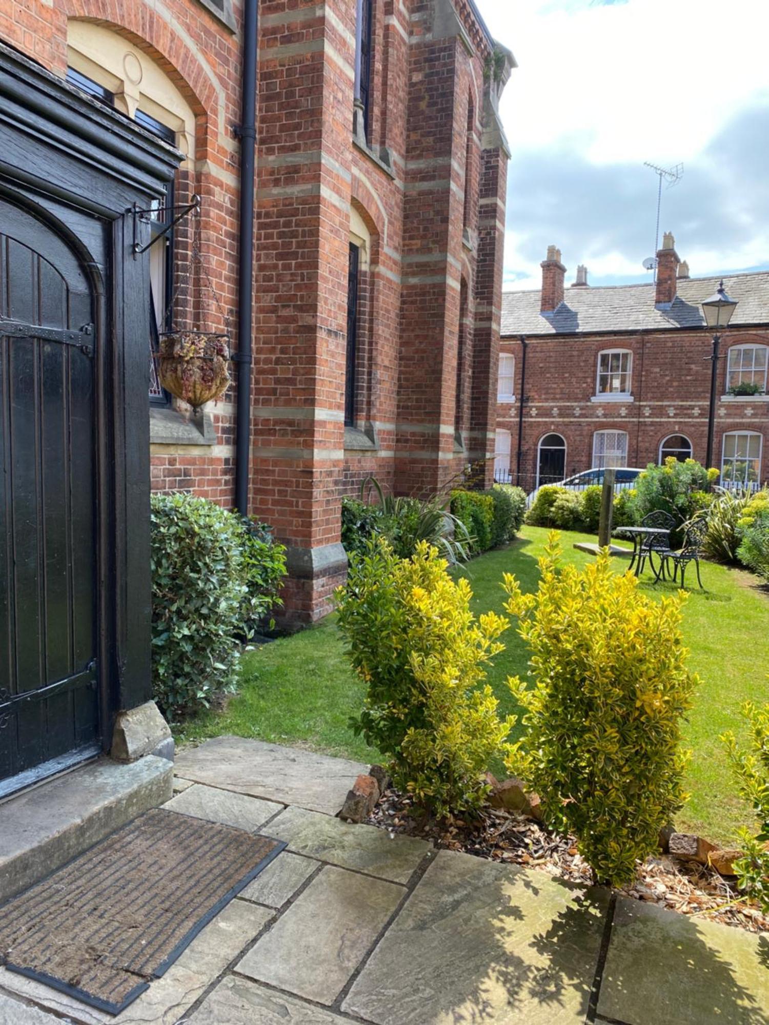 Boutique Chapel Apartment Within City Walls Chester Esterno foto